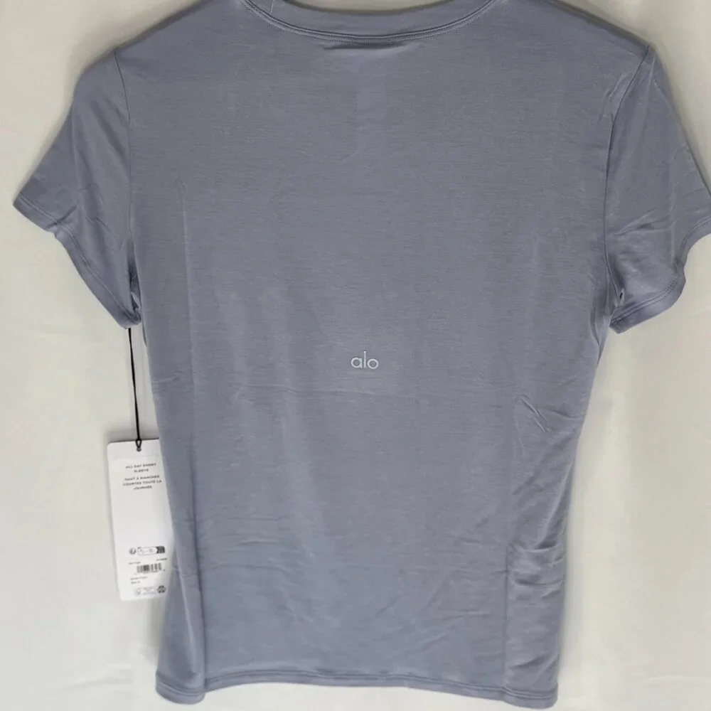 Alo All Day Short Sleeve Winter Frost - Picture 4 of 5